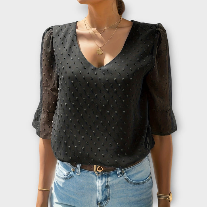 Blouse met diepe halslijn – Soft-Touch statement piece voor elegante avonden of weekendstyling