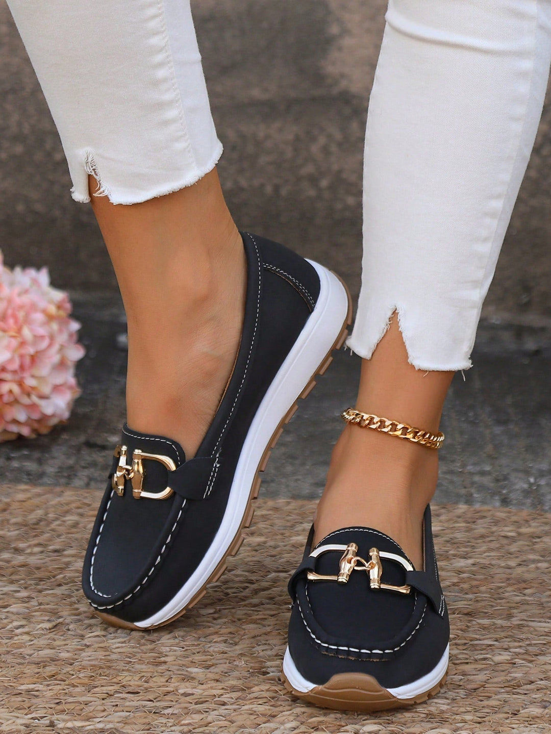Elegante Flat Loafers met Gespontwerp