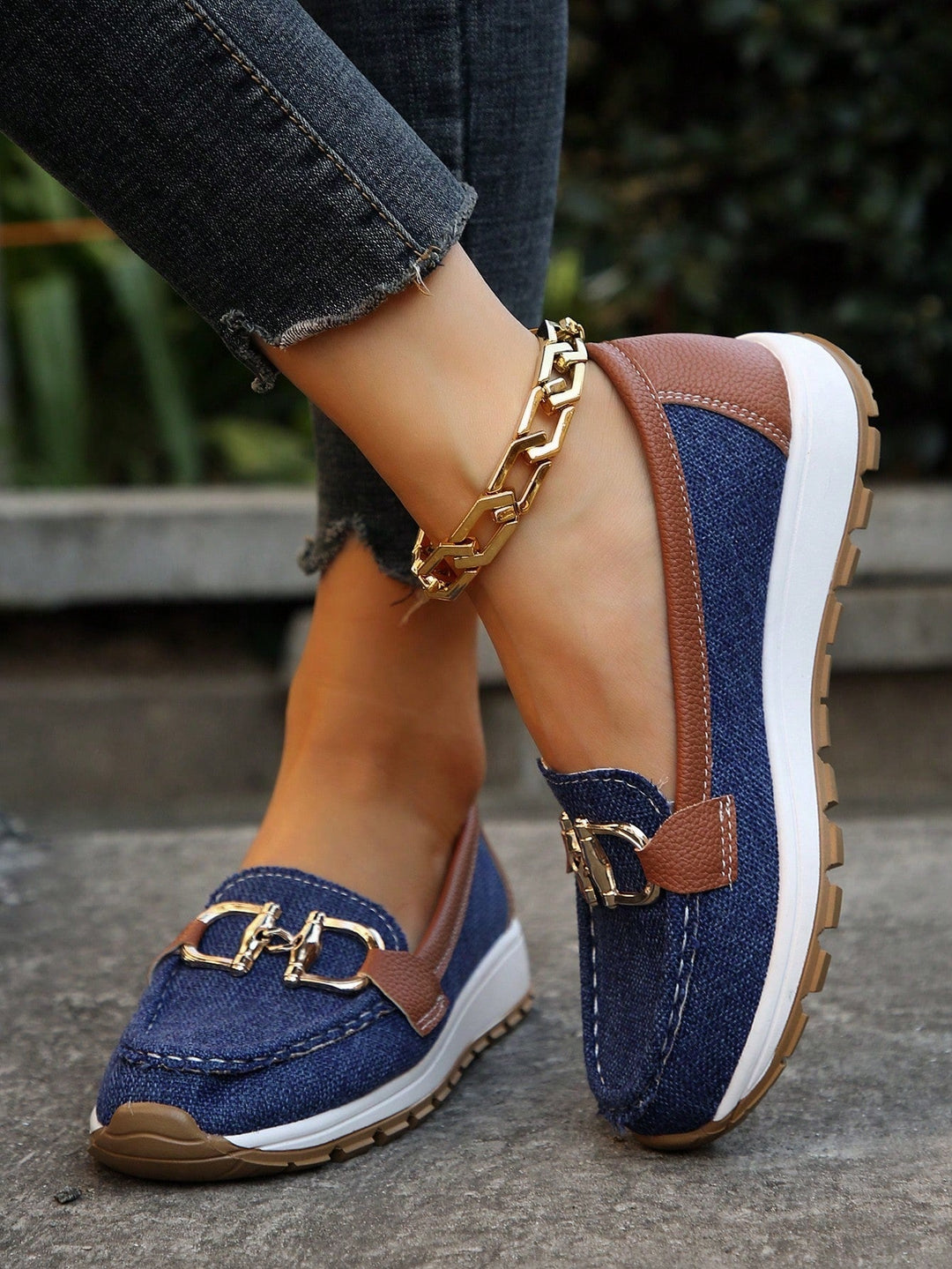 Elegante Flat Loafers met Gespontwerp
