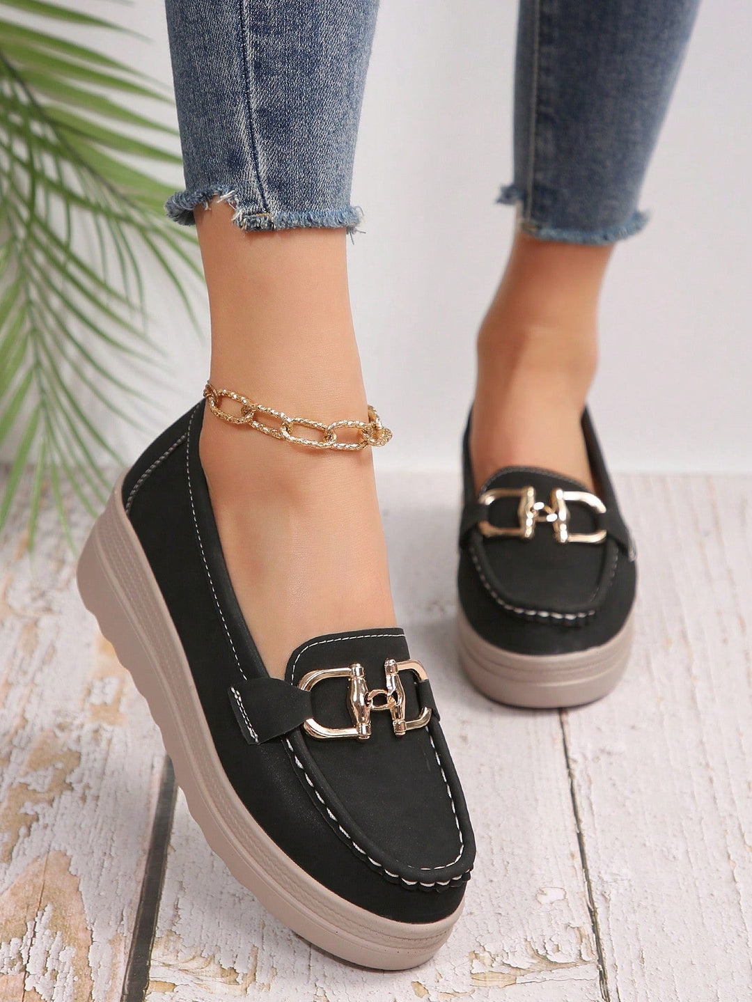 Elegante Flat Loafers met Gespontwerp