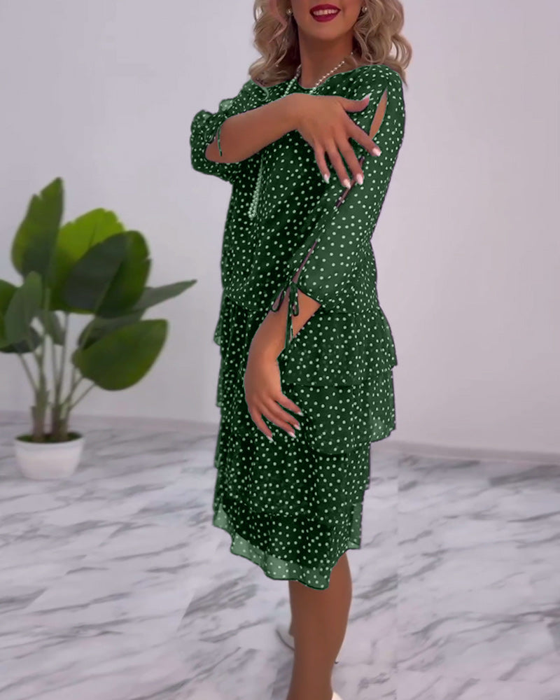 elegante gelaagde jurk met polkadotprint
