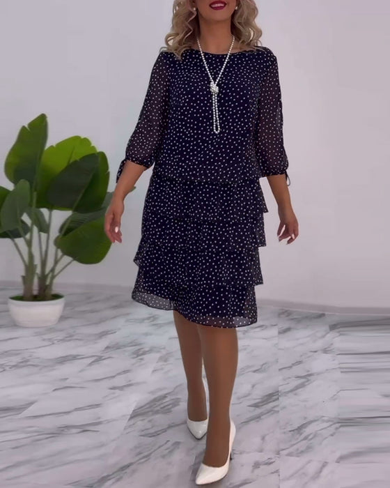 elegante gelaagde jurk met polkadotprint