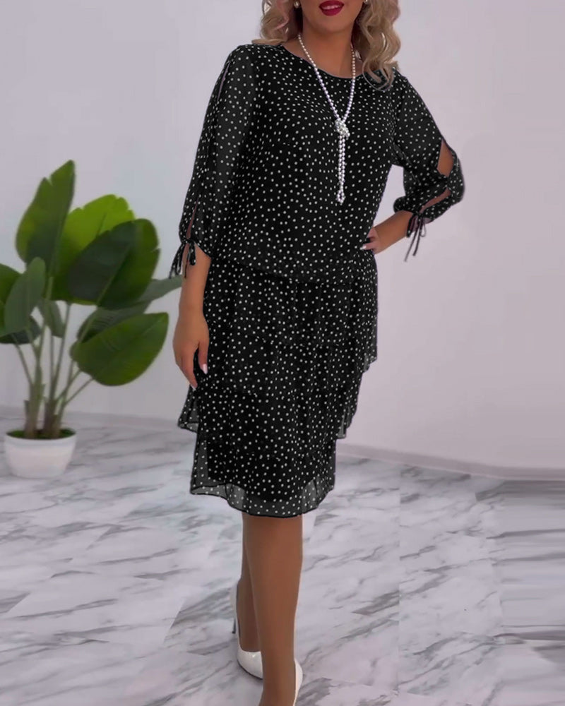 elegante gelaagde jurk met polkadotprint