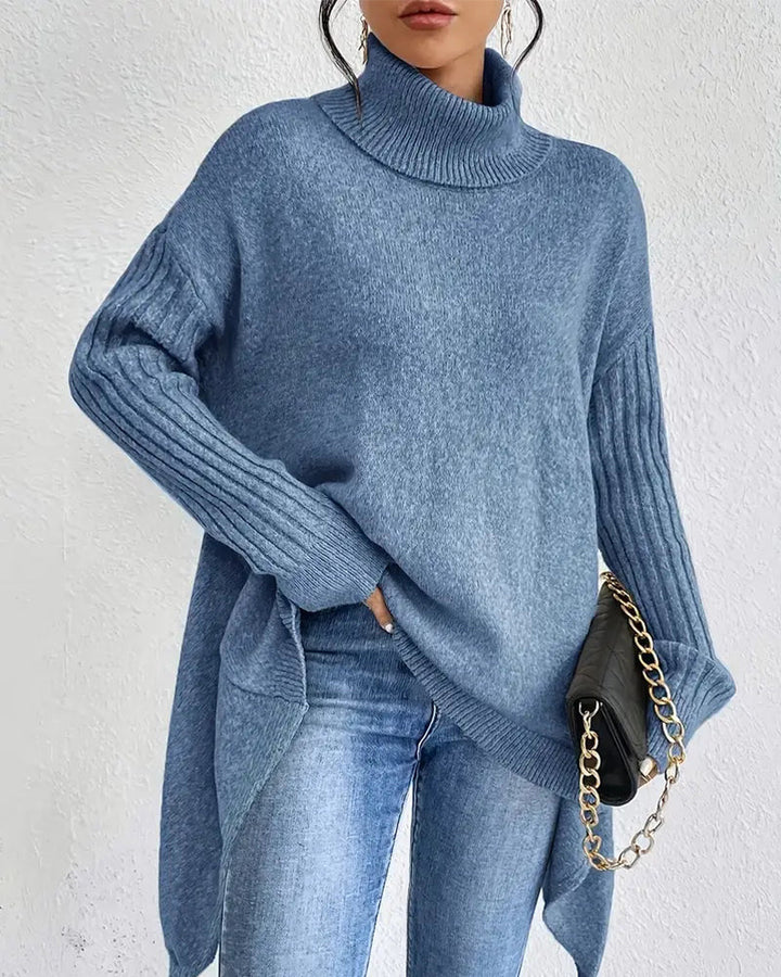Losse sweater met hoge kraag en asymmetrisch ontwerp