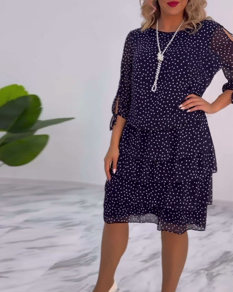 elegante gelaagde jurk met polkadotprint