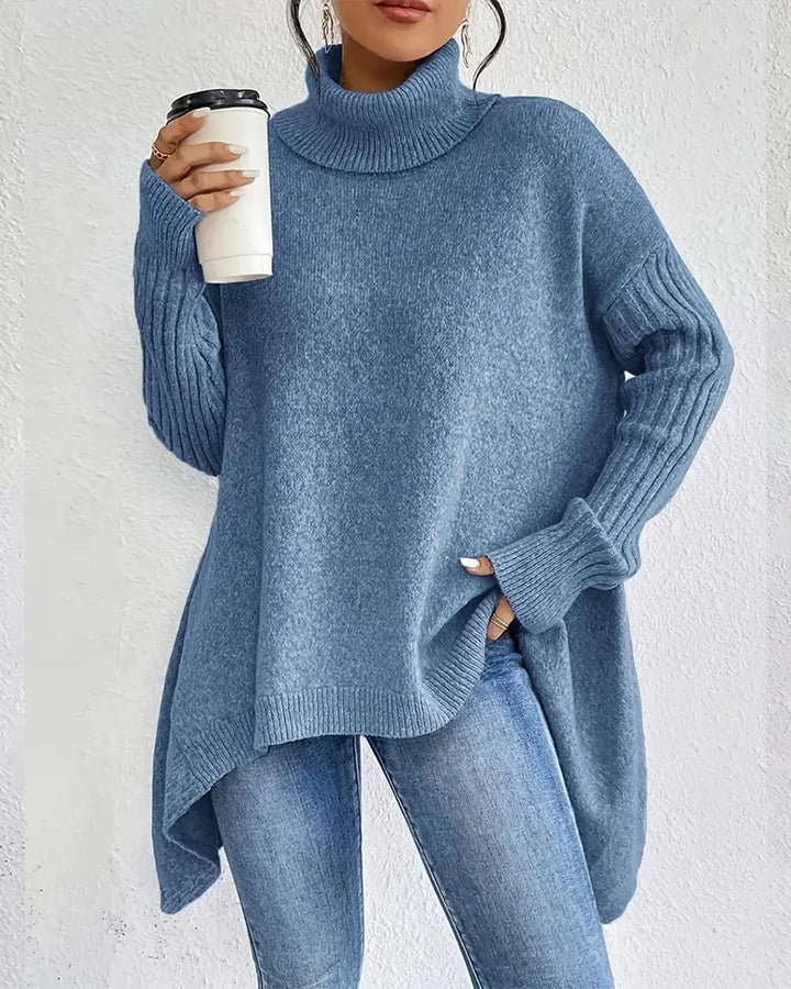 Losse sweater met hoge kraag en asymmetrisch ontwerp