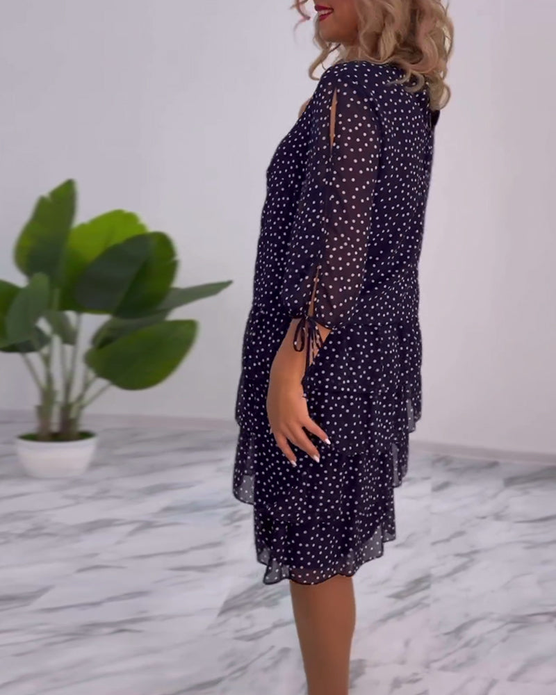 elegante gelaagde jurk met polkadotprint