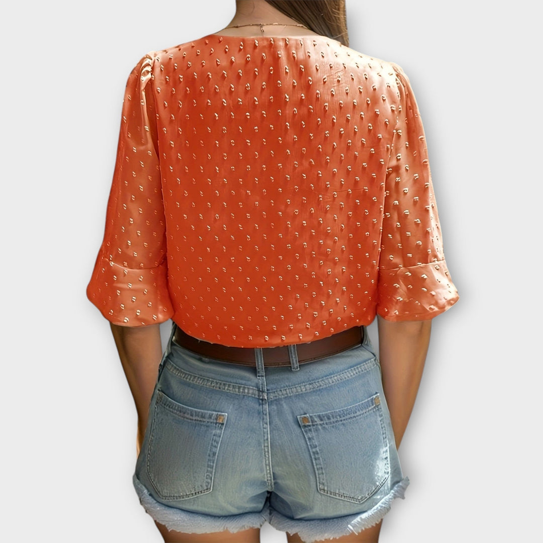 Blouse met diepe halslijn – Soft-Touch statement piece voor elegante avonden of weekendstyling
