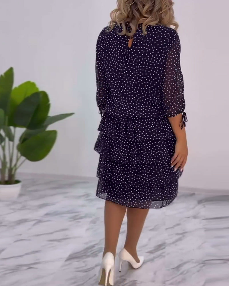 elegante gelaagde jurk met polkadotprint
