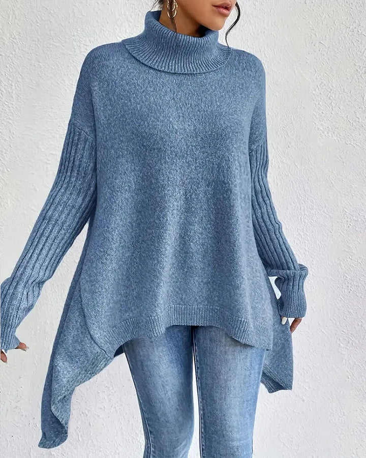 Losse sweater met hoge kraag en asymmetrisch ontwerp