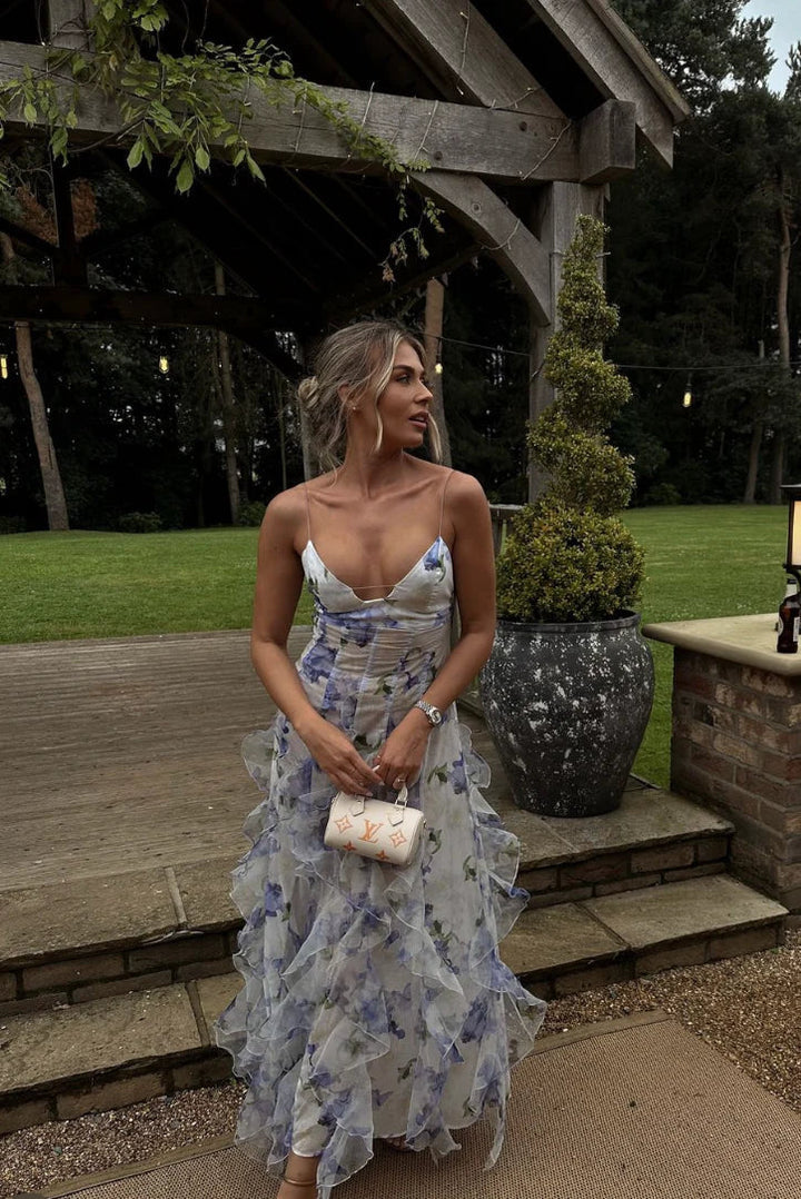 Elegante jurk met zwierige rucheszoom