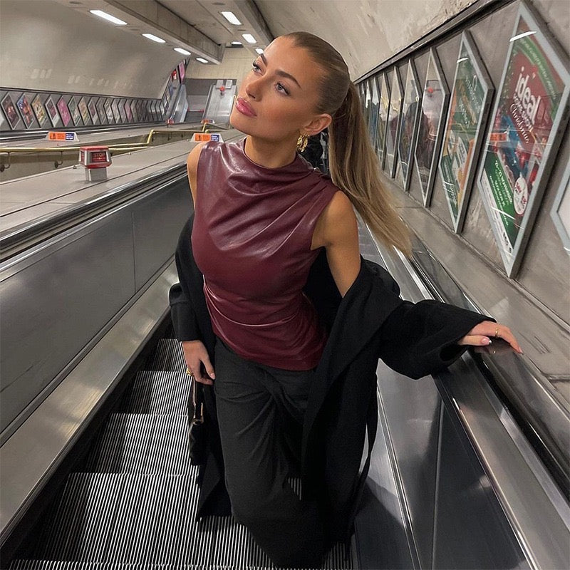 Trendy Black Leather mouwloze top