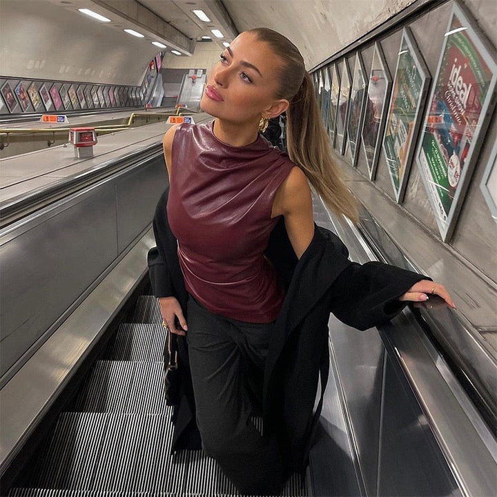 Trendy Black Leather mouwloze top