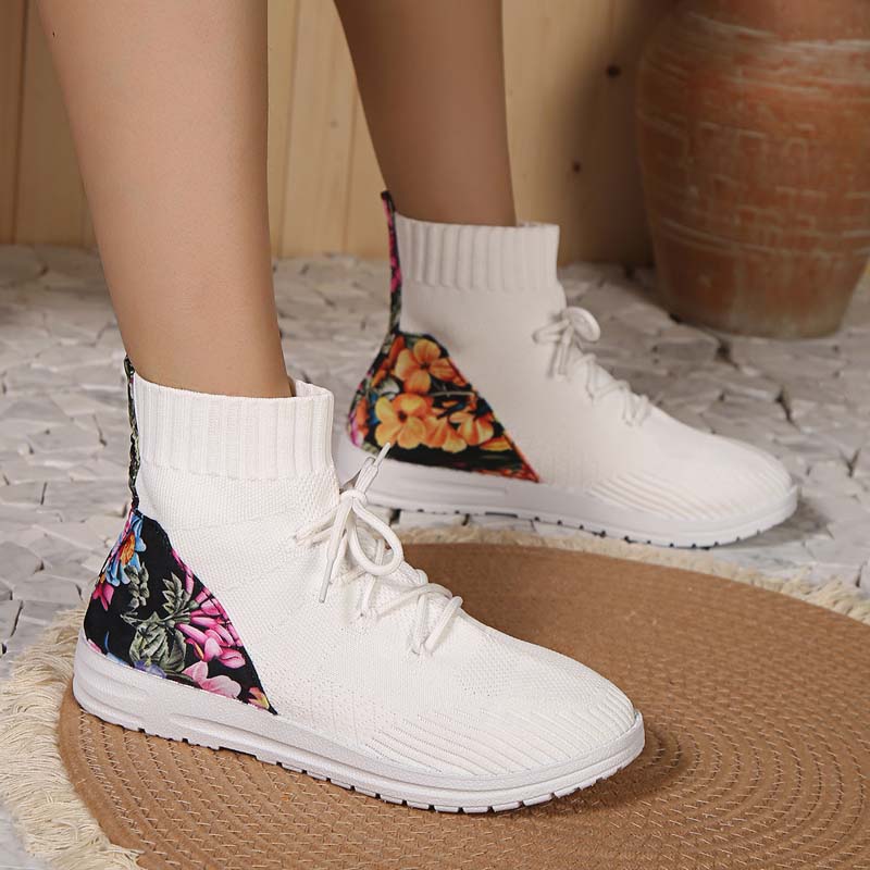 Comfortabele mid-high sneakers met bloemendetail op de hiel