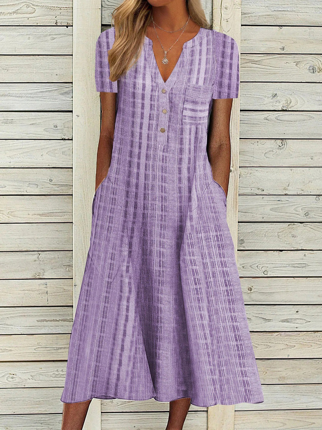 Simpele gestreepte jurk met casual gemak