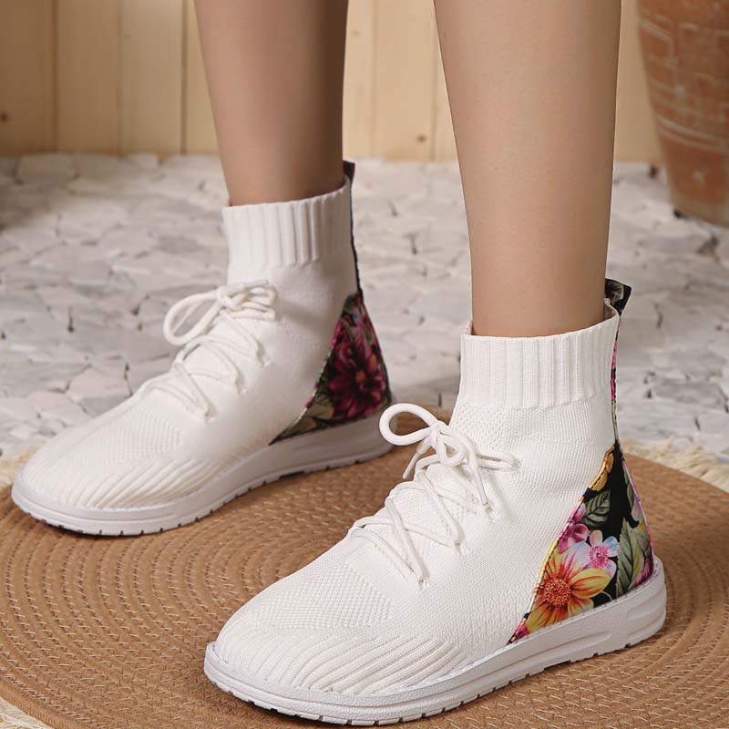 Comfortabele mid-high sneakers met bloemendetail op de hiel