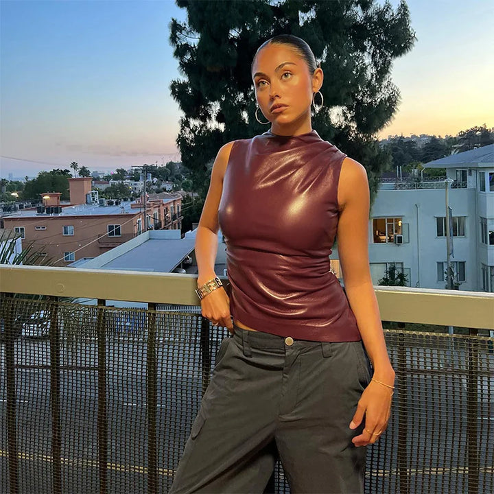 Trendy Black Leather mouwloze top