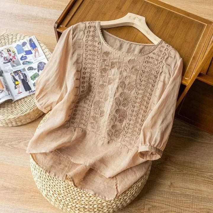 Elegant geborduurde blouse-ontwerp