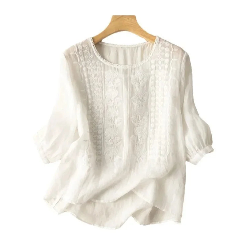 Elegant geborduurde blouse-ontwerp