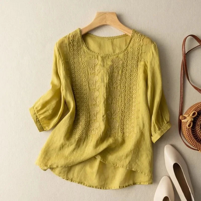 Elegant geborduurde blouse-ontwerp