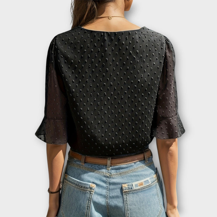 Blouse met diepe halslijn – Soft-Touch statement piece voor elegante avonden of weekendstyling