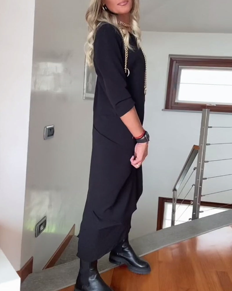 Elegante effen jurk met ronde hals en plooien