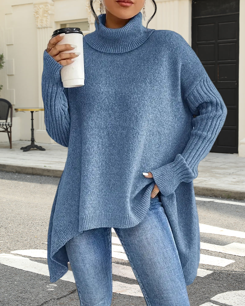 Losse sweater met hoge kraag en asymmetrisch ontwerp