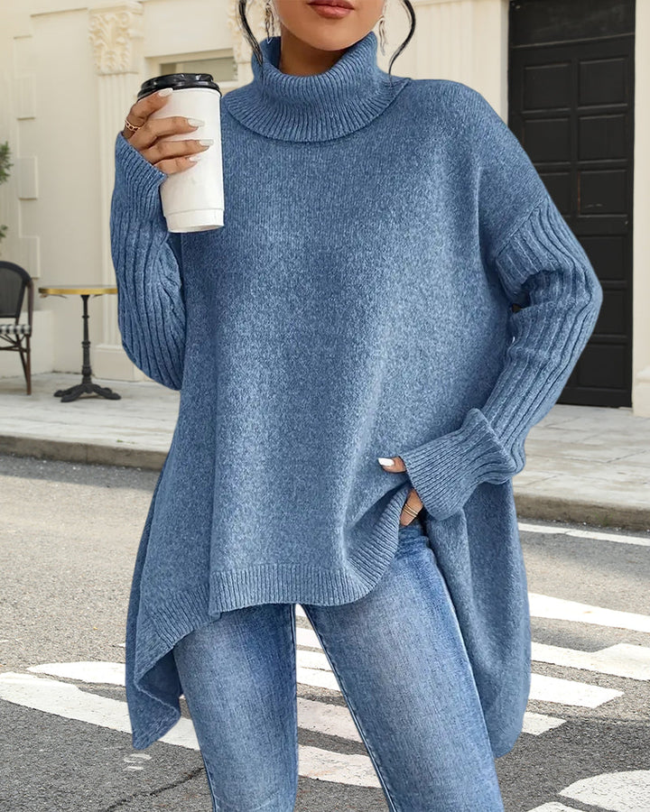 Losse sweater met hoge kraag en asymmetrisch ontwerp
