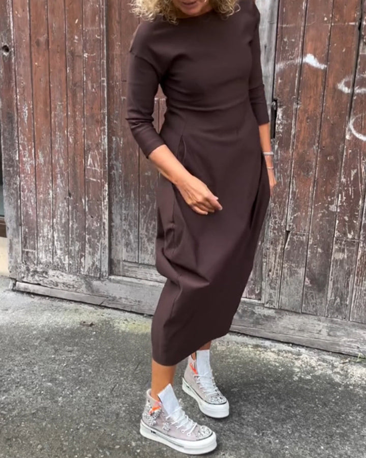 Elegante jurk met lange mouwen, zakken en een eenvoudige effen kleur